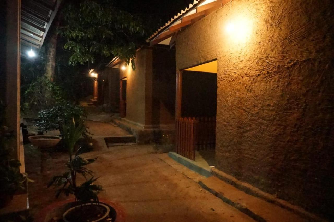 库鲁内格勒 Agoura Hills酒店 外观 照片